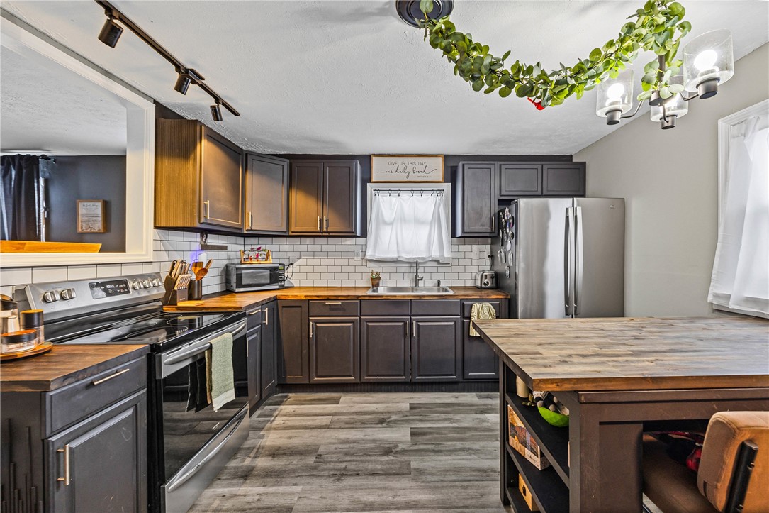 2066 Ridge Road Ontario, NY 14519 - Photo 7 of 21 Gallery Image 7