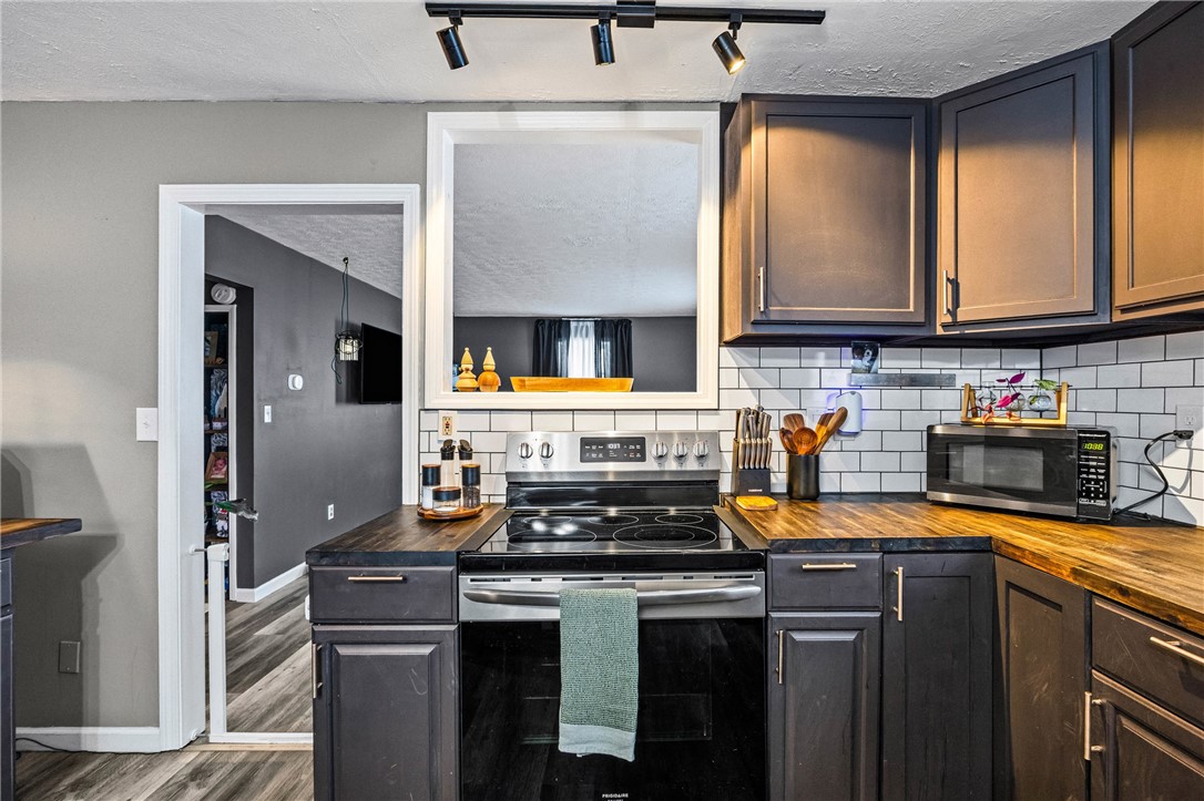 2066 Ridge Road Ontario, NY 14519 - Photo 10 of 21 Gallery Image 10