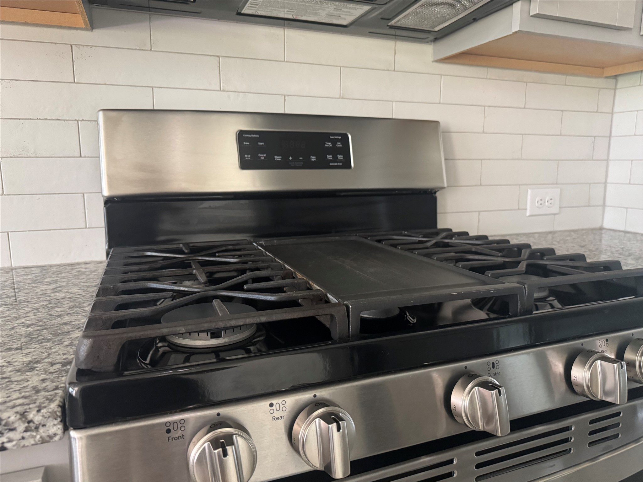 9015 Cattle Baron Path, Unit 2004 Austin, TX 78747 - Photo 8 of 27 Clean and well-maintained gas cooktop