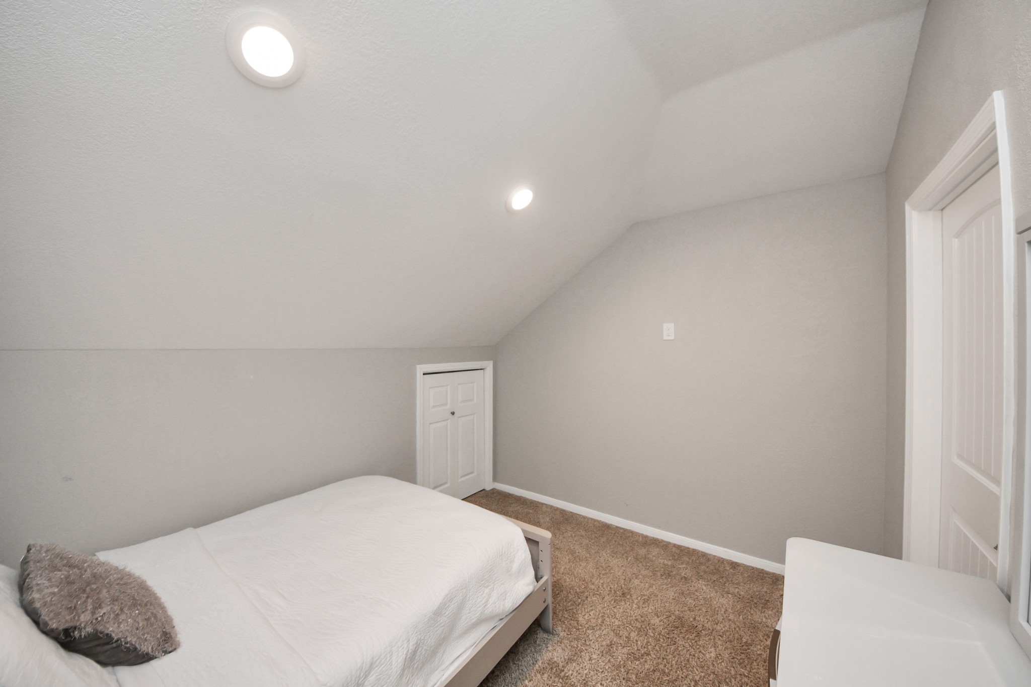 3514 Windham Way Katy, TX 77494 - Photo 19 of 42 a bedroom with a bed and a couch