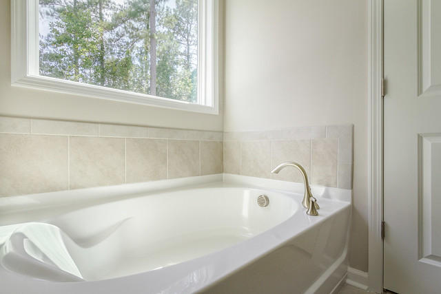 2008 Tacoma Circle Ridgeville, SC 29472 - Photo 12 of 18 Master Bath Tub
