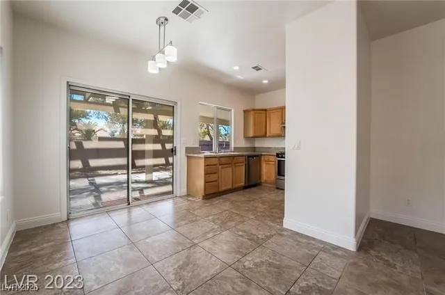 $2,000 | 1129 Country Shadows Way, Las Vegas, NV 89123