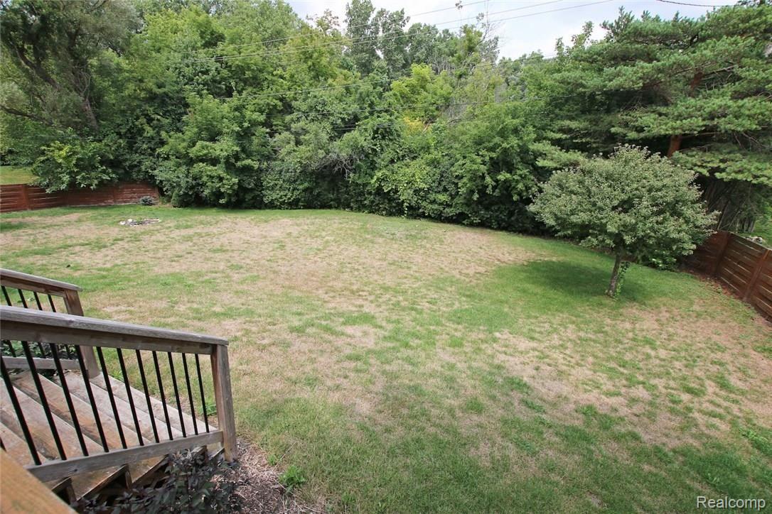 7228 Holcomb Road Clarkston, MI 48346 - Photo 45 of 52 45) Backyard.jpg