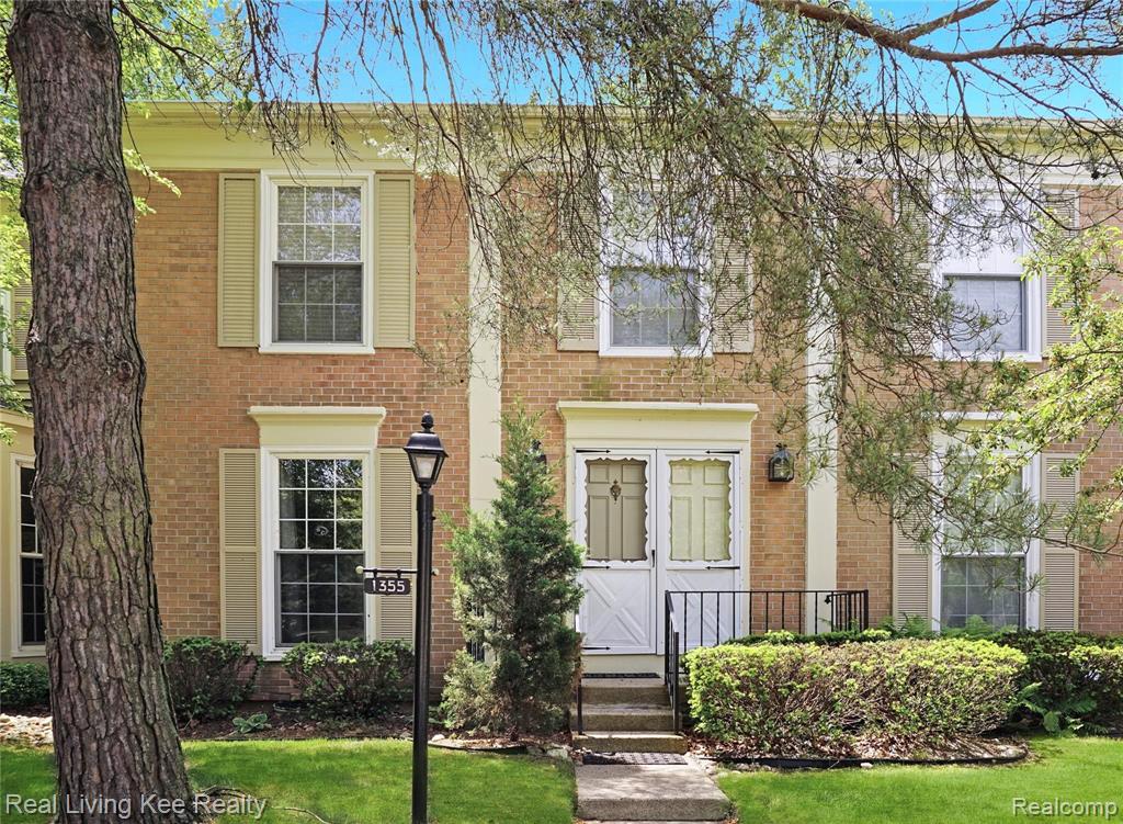 1355 Autumn Lane Rochester Hills, MI 48306 - Photo 1 of 40