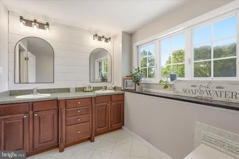 $539,000 | 4 Greenbriar Drive, Tuckerton, NJ 08087