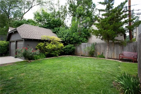 $735,000 | 604 West 70th Street, Kansas City, MO 64113