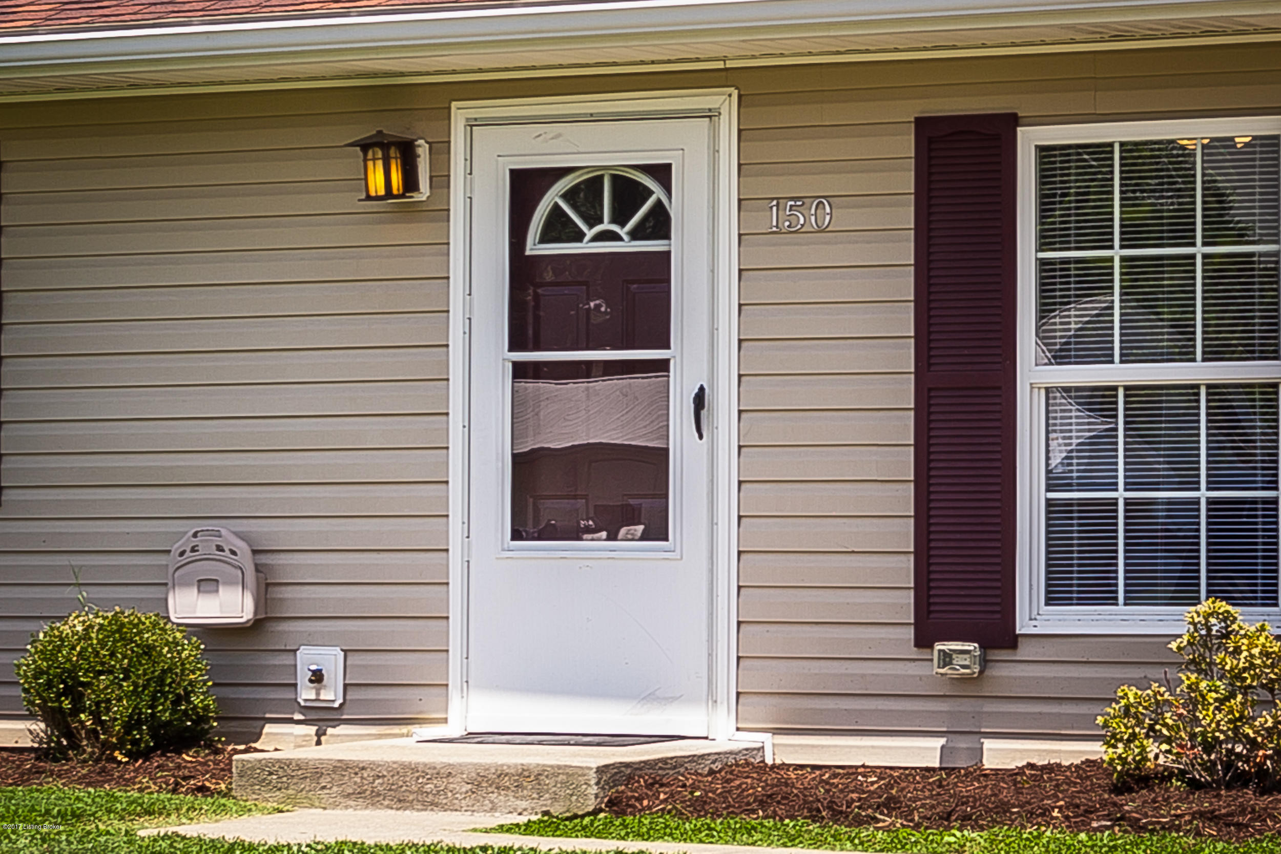 150 Meadowood Road Louisville, KY 40229 - Photo 2 of 25 150 Meadowood Rd-09