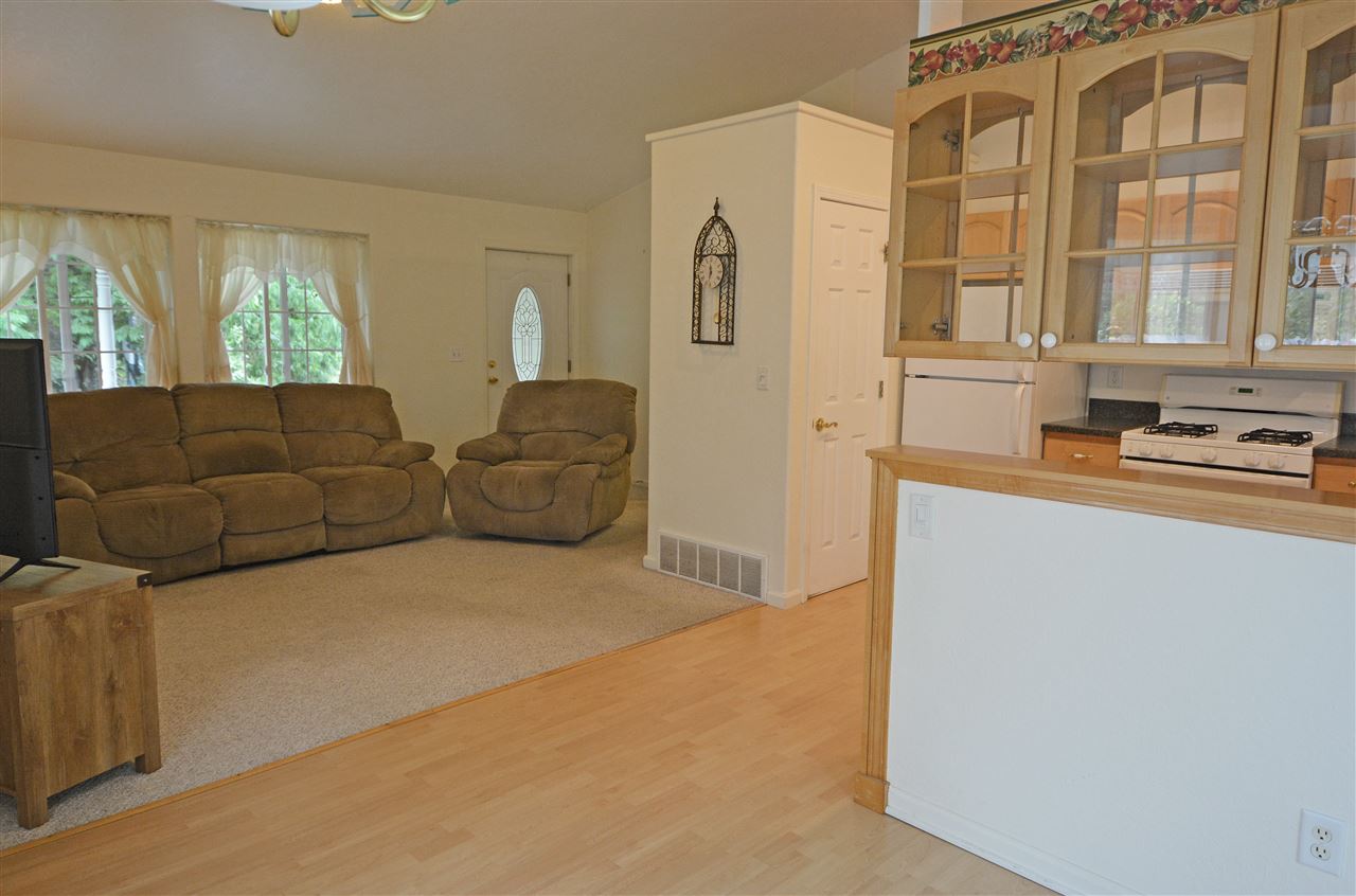 10421 Riverside Drive Honor, MI 49640 - Photo 14 of 29 1863825-13.JPG