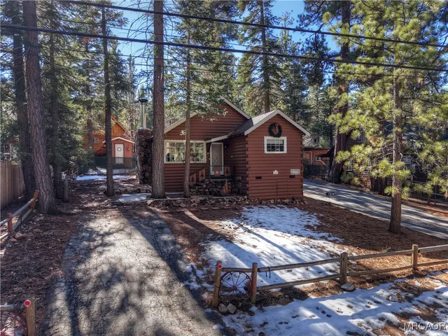 a picture of city and mountain