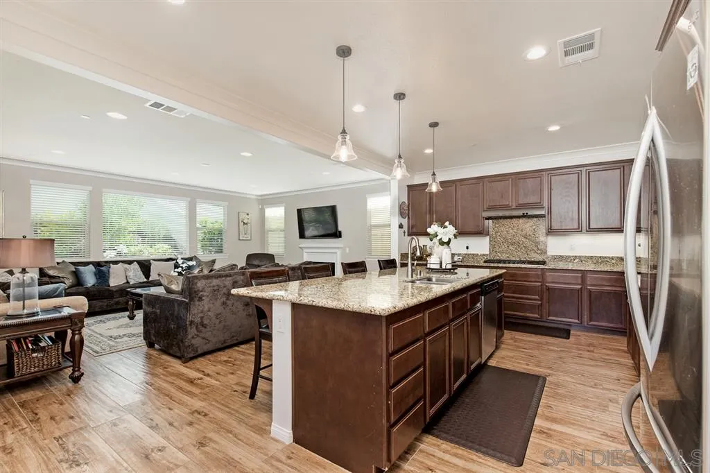 31802 Country View Road Temecula, CA 92591 - Photo 3 of 25 Gallery Image 3
