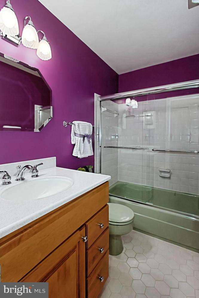 8006 Springfield Village Drive Springfield, VA 22152 - Photo 18 of 30 Bath