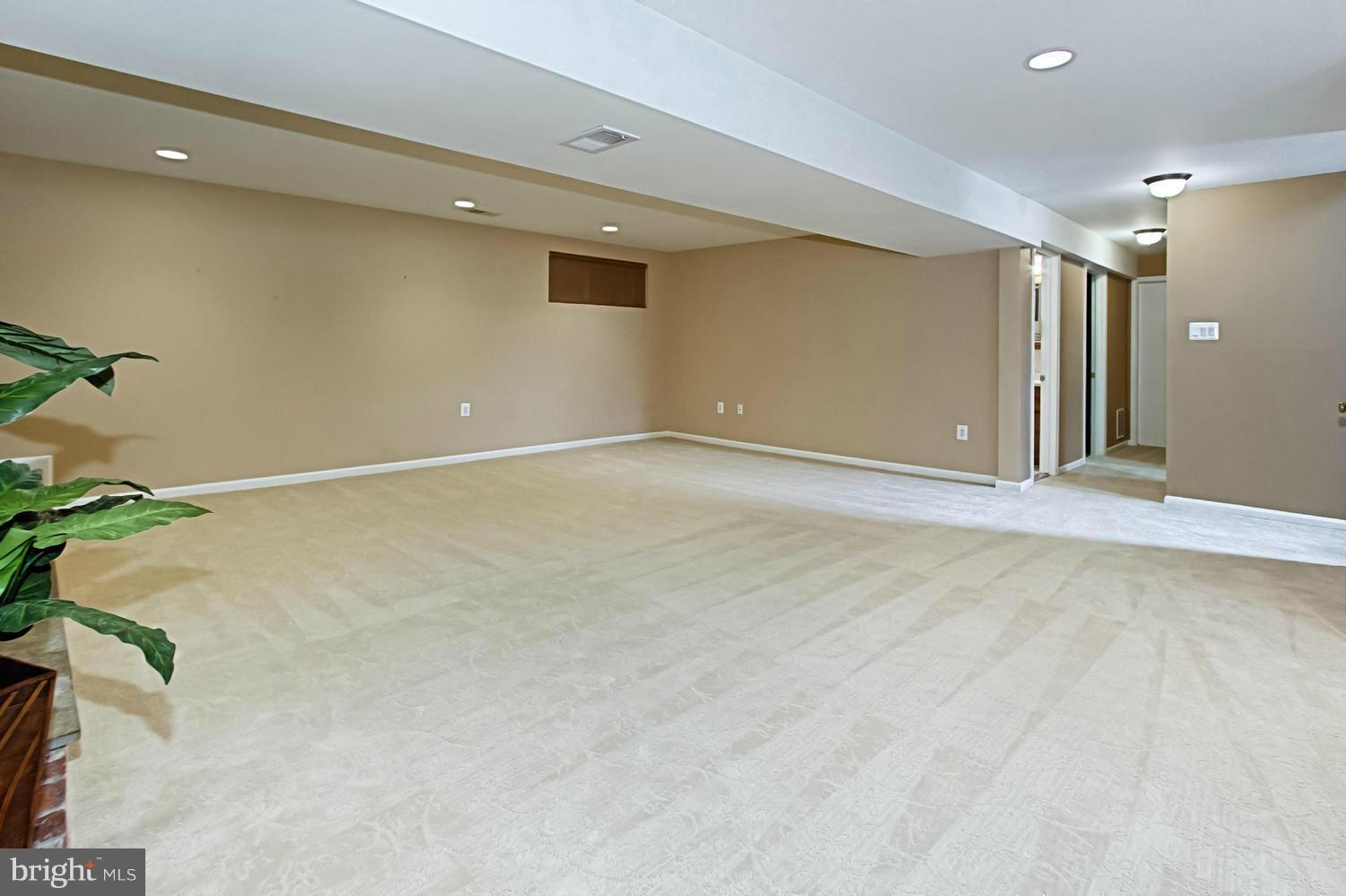 8006 Springfield Village Drive Springfield, VA 22152 - Photo 21 of 30 Family Room