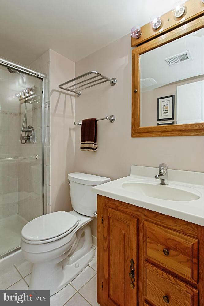 8006 Springfield Village Drive Springfield, VA 22152 - Photo 23 of 30 Bath