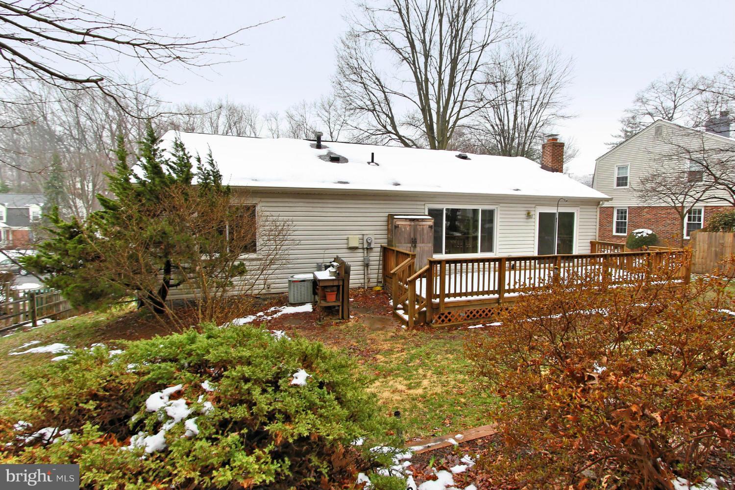 8006 Springfield Village Drive Springfield, VA 22152 - Photo 26 of 30 Exterior (Rear)