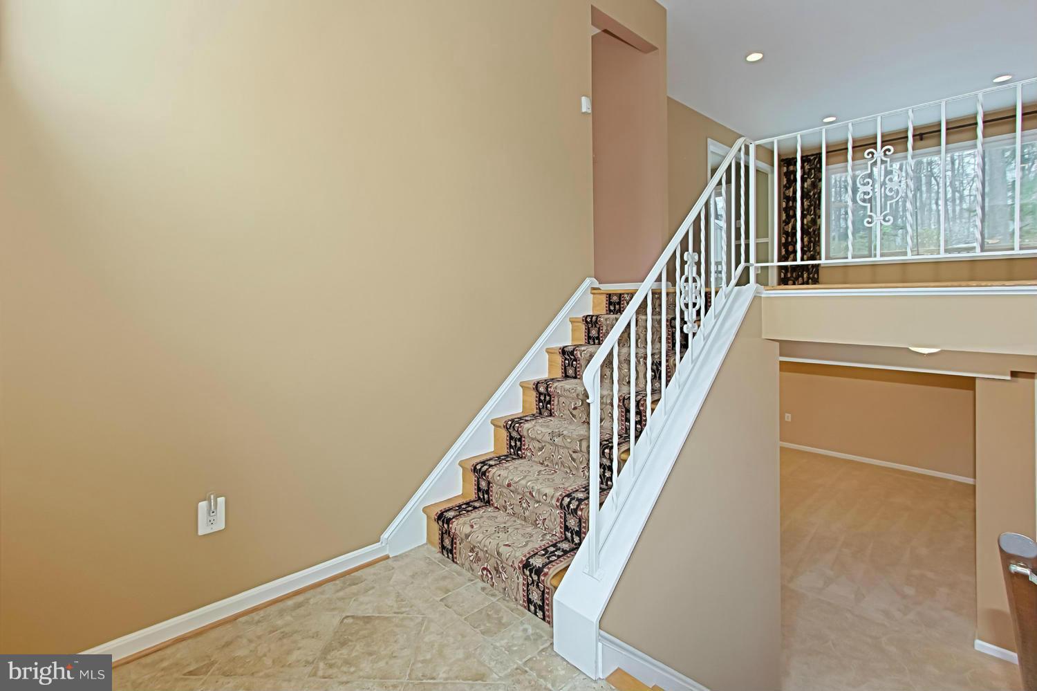 8006 Springfield Village Drive Springfield, VA 22152 - Photo 4 of 30 Interior (General)