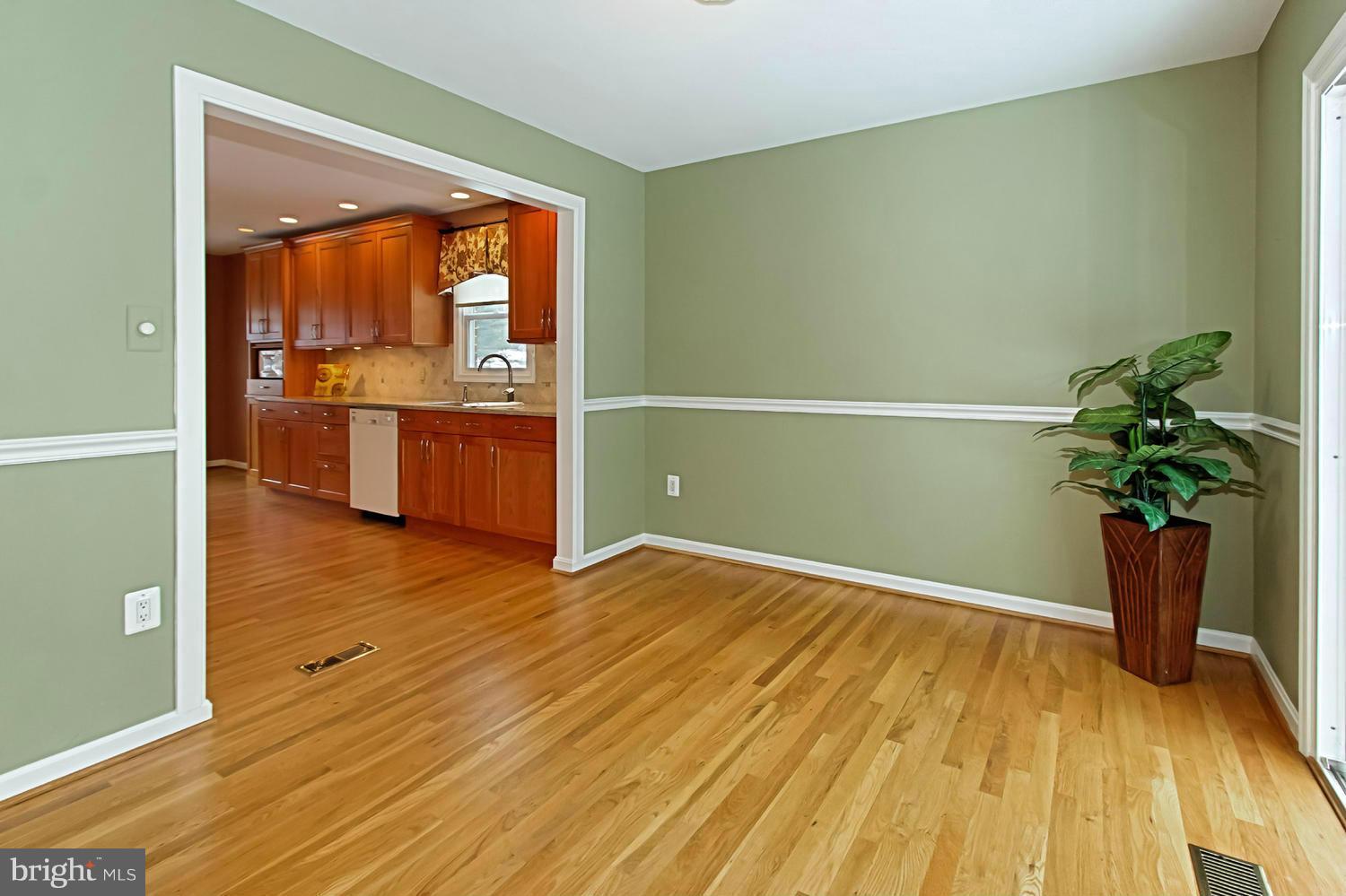 8006 Springfield Village Drive Springfield, VA 22152 - Photo 9 of 30 Dining Room