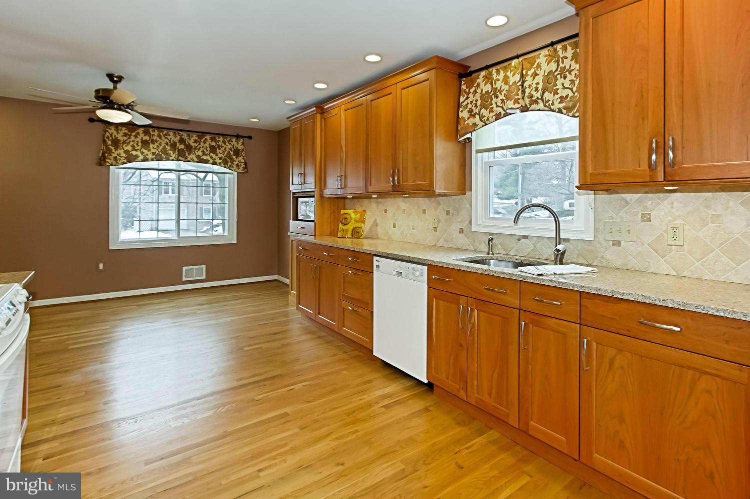 8006 Springfield Village Drive Springfield, VA 22152 - Photo 10 of 30 Kitchen