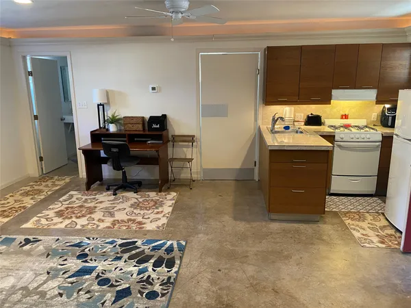 a view of workspace with furniture