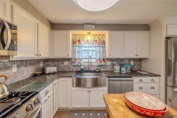 $399,000 | 4285 Carmel Drive, Clay, NY 13090