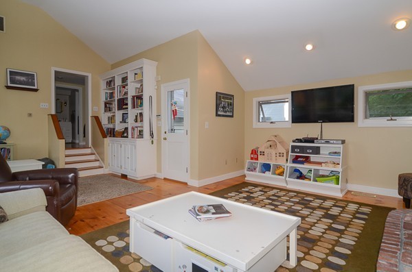 57 Sheridan Road Wellesley, MA 02481 - Photo 3 of 9