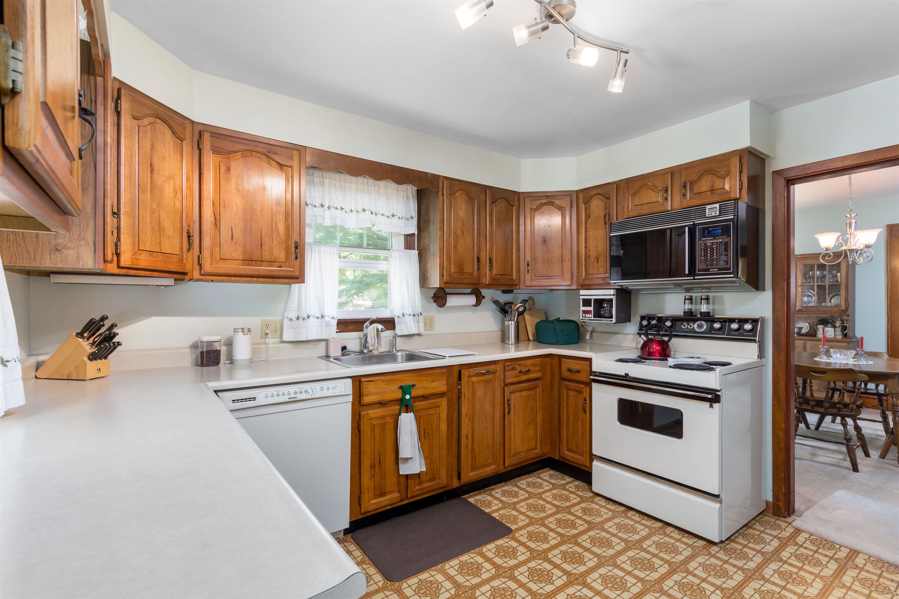 5047 Williston Road Williston, VT 05495 - Photo 5 of 30