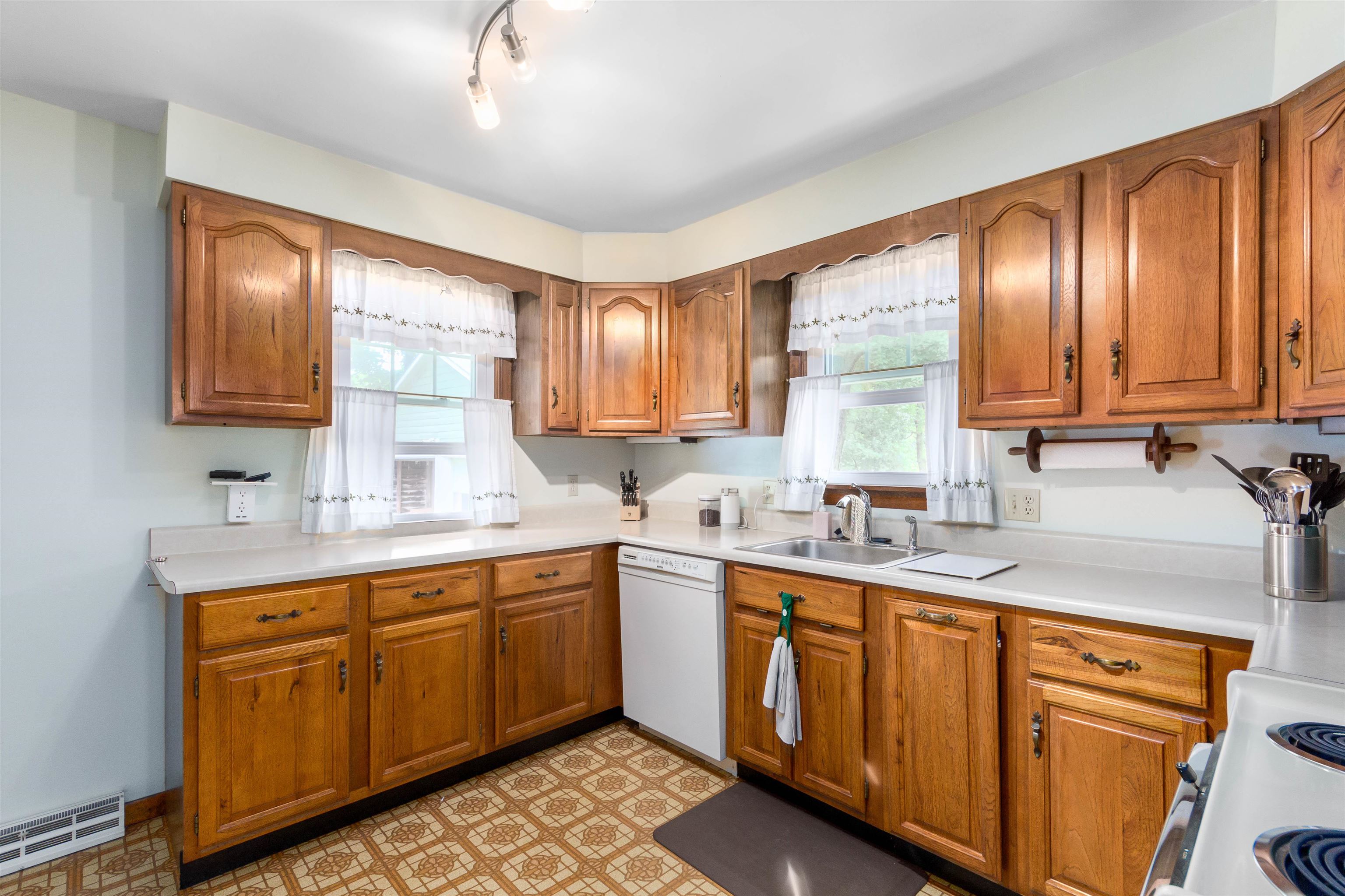 5047 Williston Road Williston, VT 05495 - Photo 6 of 30