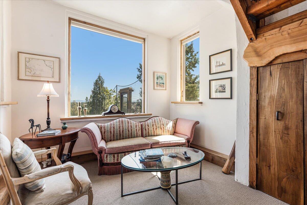 65580 Sisemore Road Bend, OR 97703 - Photo 21 of 67 Living Room