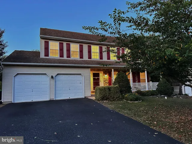 a front view of house with yard