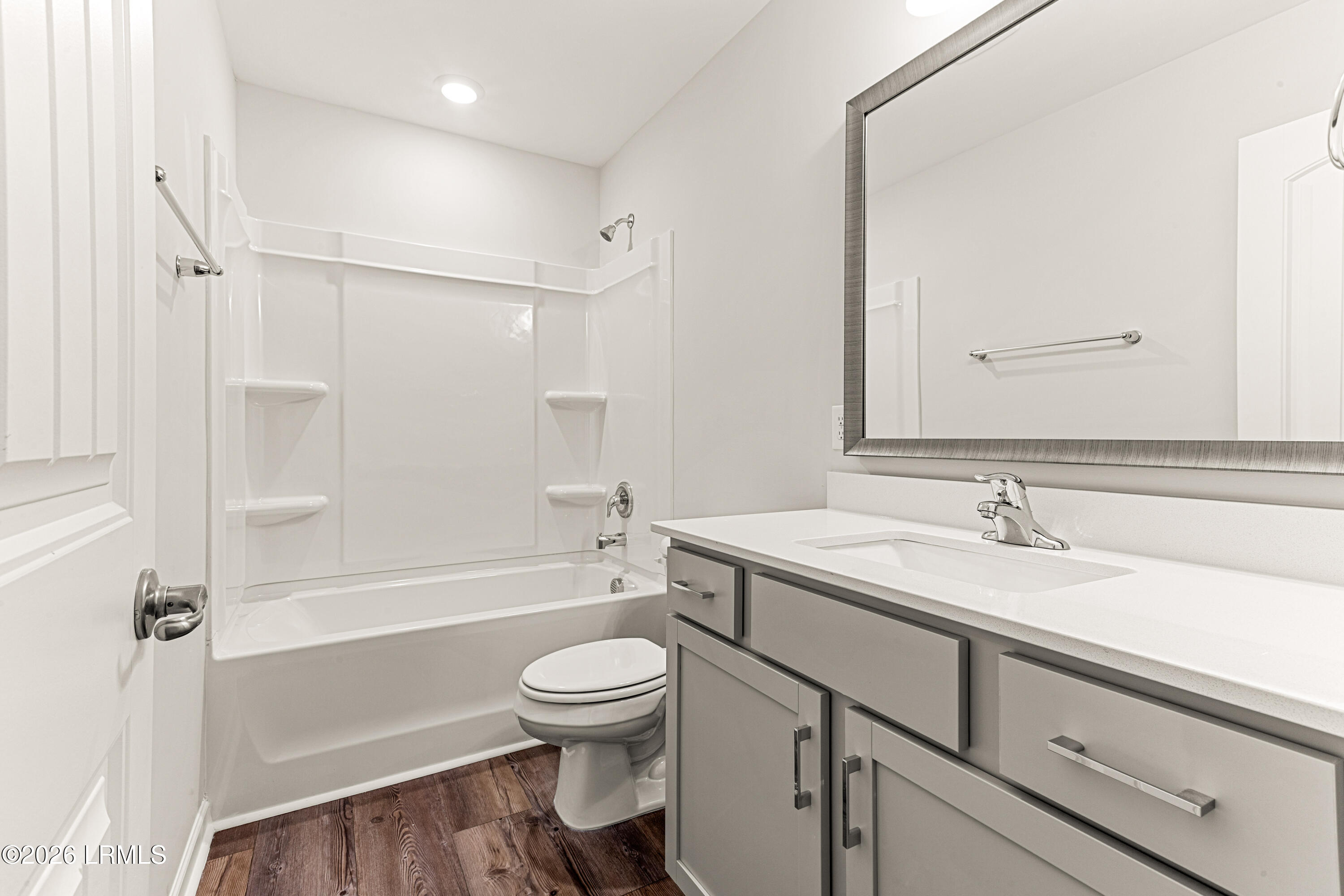 370 Conifer Street Hardeeville, SC 29927 - Photo 14 of 22 Guest bath