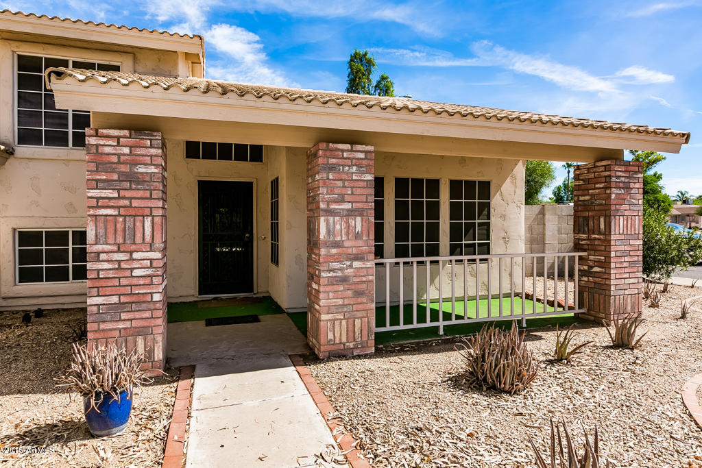 4754 East Redfield Road Phoenix, AZ 85032 - Photo 3 of 43 A proch front 4745_E_Redfield_Rd_AZ-3