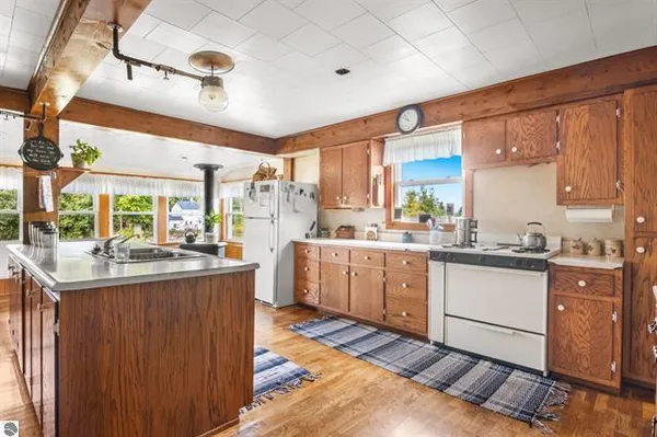 $439,000 | 14654 190th Avenue, Leroy, MI 49655