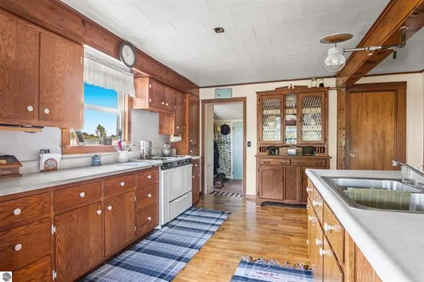 $439,000 | 14654 190th Avenue, Leroy, MI 49655
