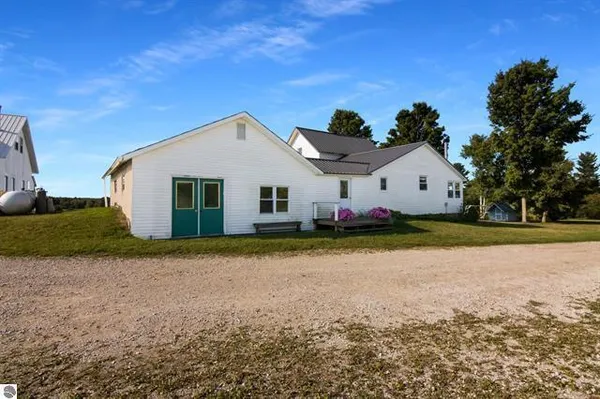 $439,000 | 14654 190th Avenue, Leroy, MI 49655