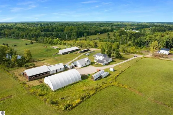 $439,000 | 14654 190th Avenue, Leroy, MI 49655