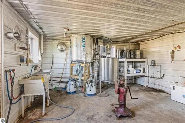 $439,000 | 14654 190th Avenue, Leroy, MI 49655