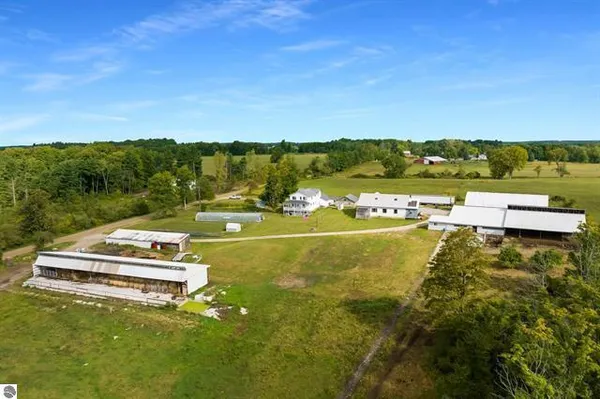 $439,000 | 14654 190th Avenue, Leroy, MI 49655