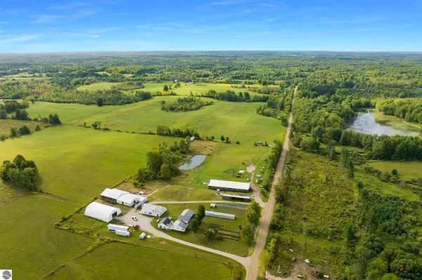 $439,000 | 14654 190th Avenue, Leroy, MI 49655