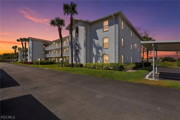 $1,900 | 9580 Victoria Lane, Unit A102, Naples, FL 34109