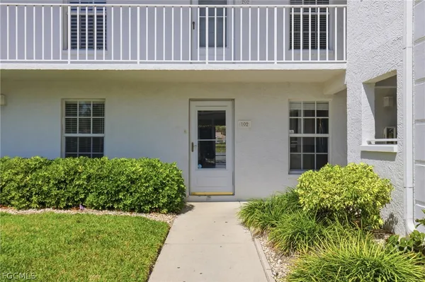 $1,900 | 9580 Victoria Lane, Unit A102, Naples, FL 34109