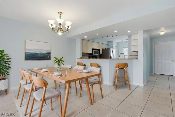 $1,900 | 9580 Victoria Lane, Unit A102, Naples, FL 34109