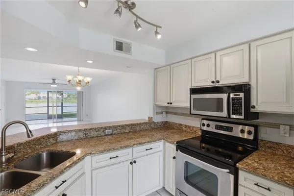 $1,900 | 9580 Victoria Lane, Unit A102, Naples, FL 34109