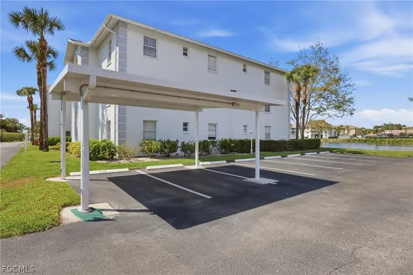 $1,900 | 9580 Victoria Lane, Unit A102, Naples, FL 34109