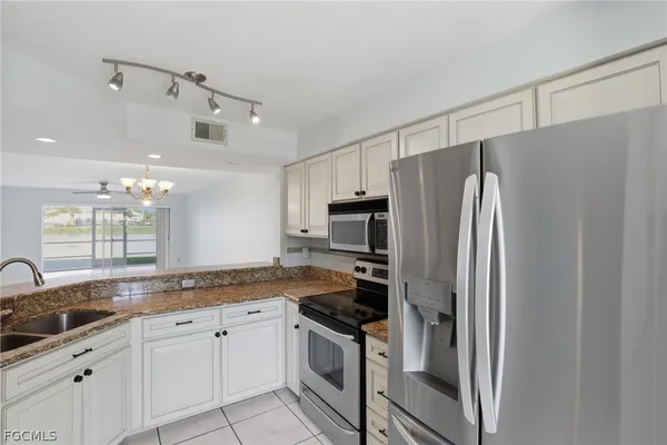 $1,900 | 9580 Victoria Lane, Unit A102, Naples, FL 34109