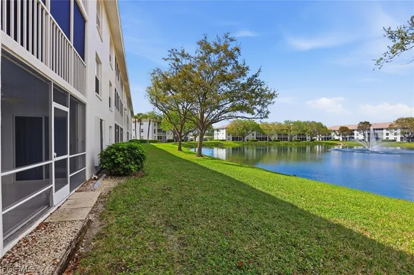 $1,900 | 9580 Victoria Lane, Unit A102, Naples, FL 34109