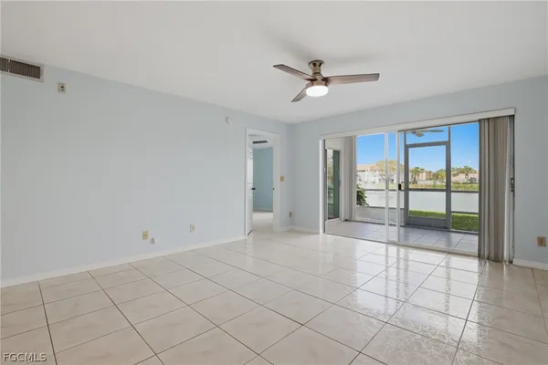 $1,900 | 9580 Victoria Lane, Unit A102, Naples, FL 34109