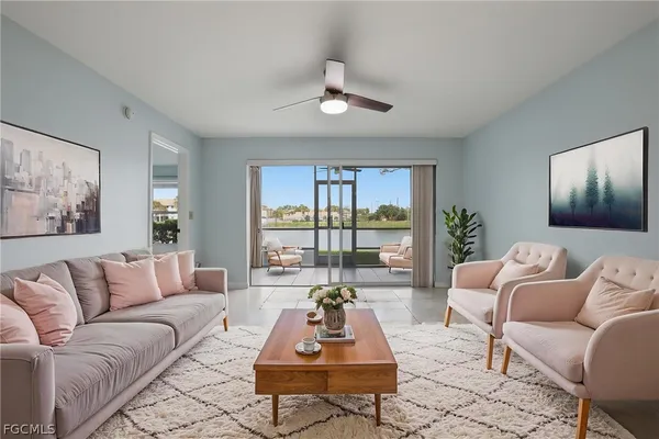 $1,900 | 9580 Victoria Lane, Unit A102, Naples, FL 34109