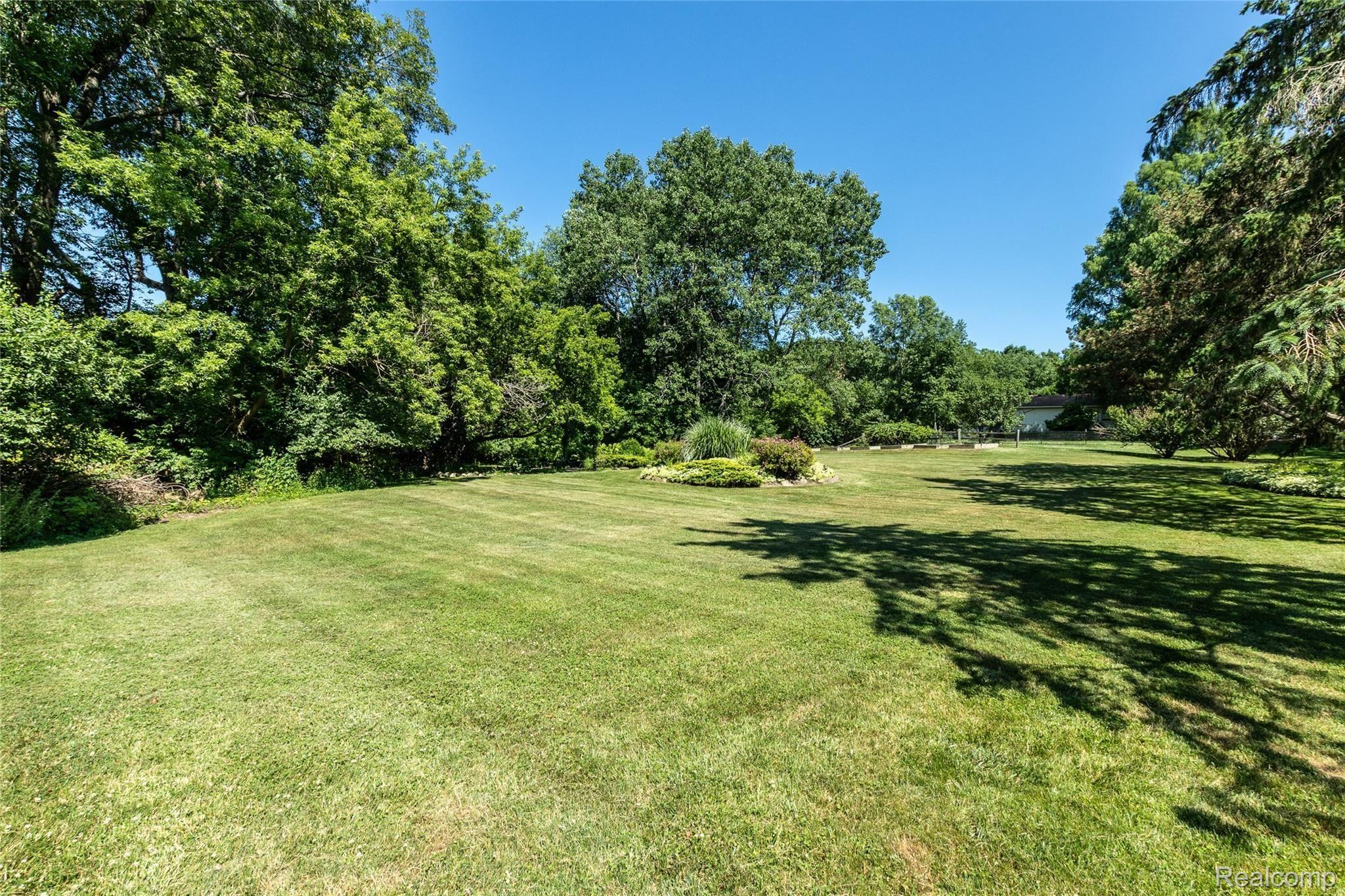 13107 White Lake Road Fenton, MI 48430 - Photo 9 of 60 20200702_13107 White Lake rd_013.jpg