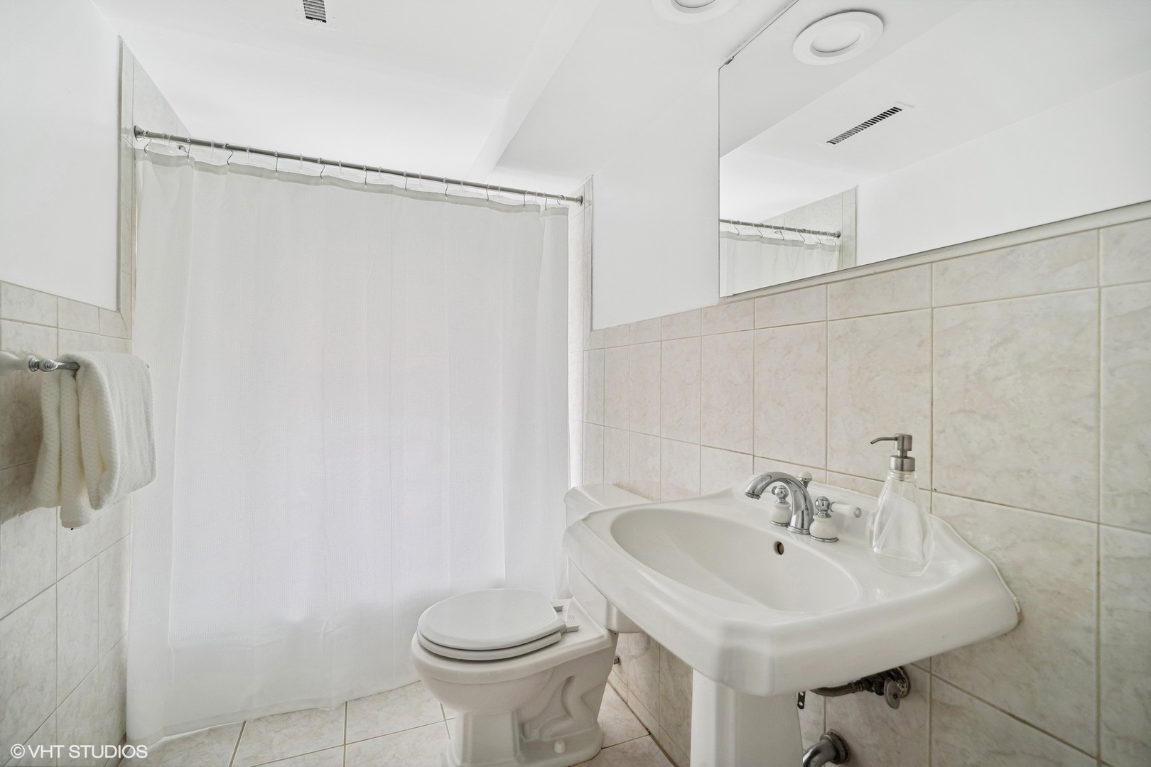 1345 Tinker Way Glenview, IL 60025 - Photo 22 of 25 a bathroom with a sink toilet and shower