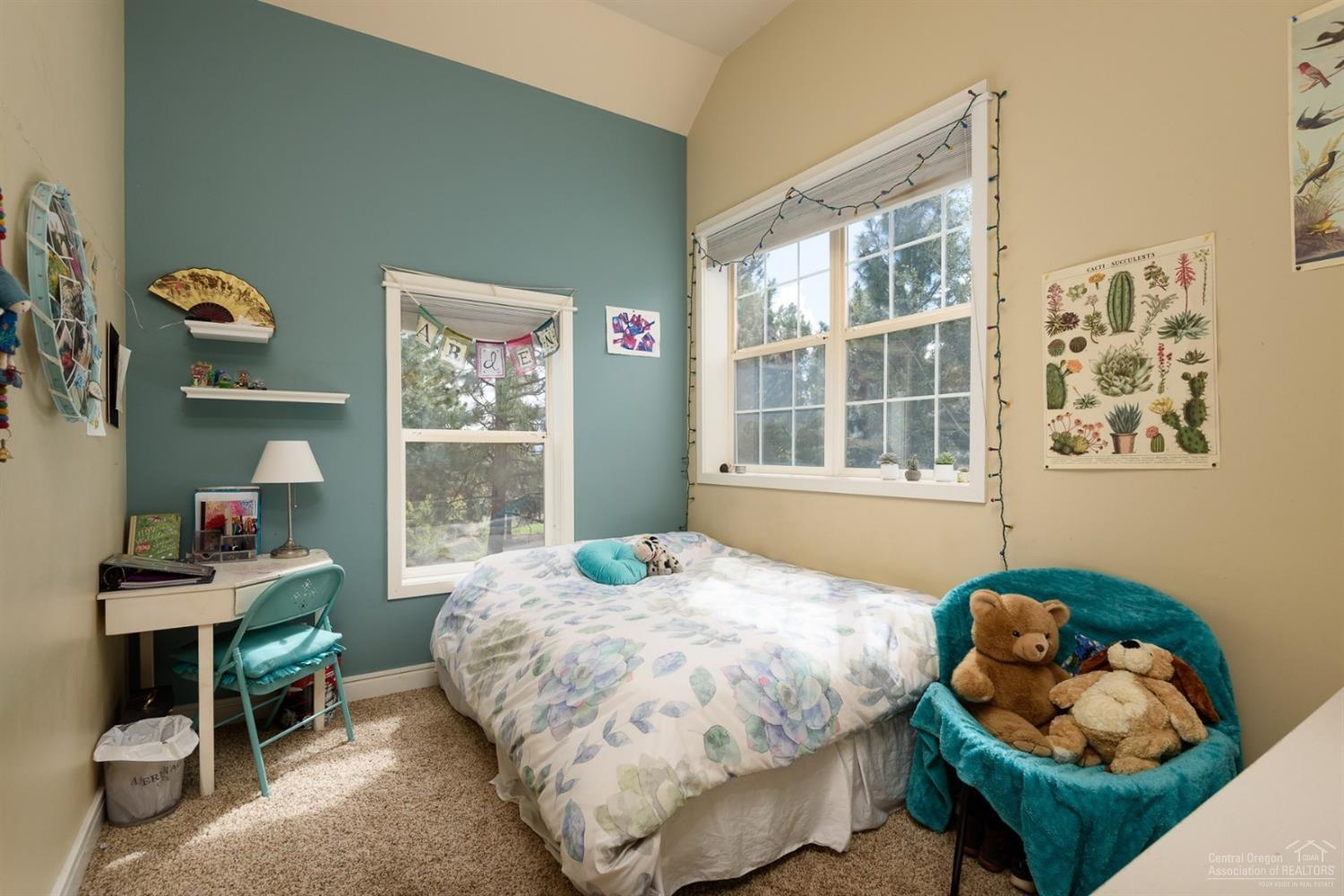 3802 Northwest Summerfield Road Bend, OR 97703 - Photo 17 of 25 Second guest room.