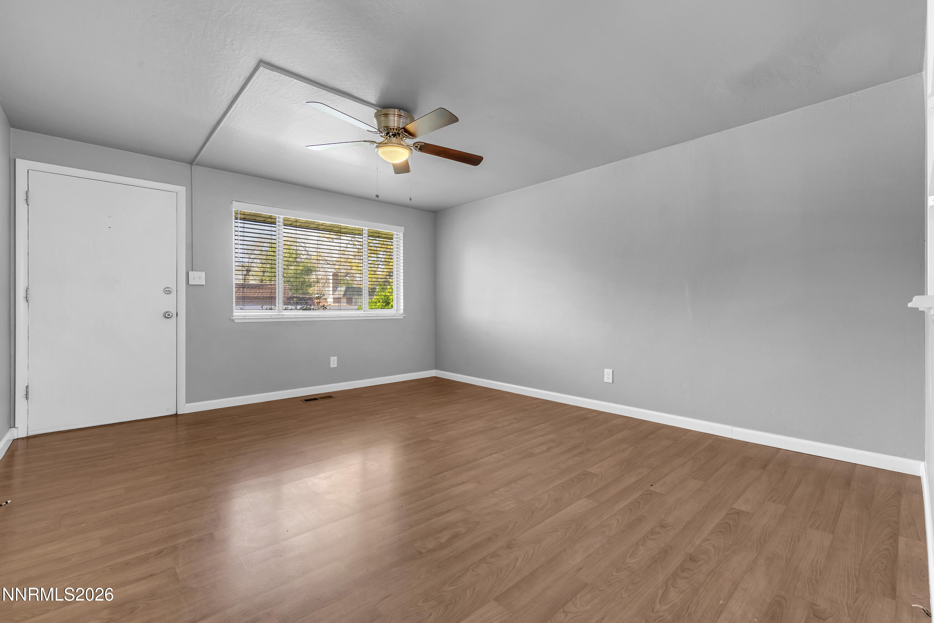 1692 Gault Way Sparks, NV 89431 - Photo 5 of 28 Gault1682-005